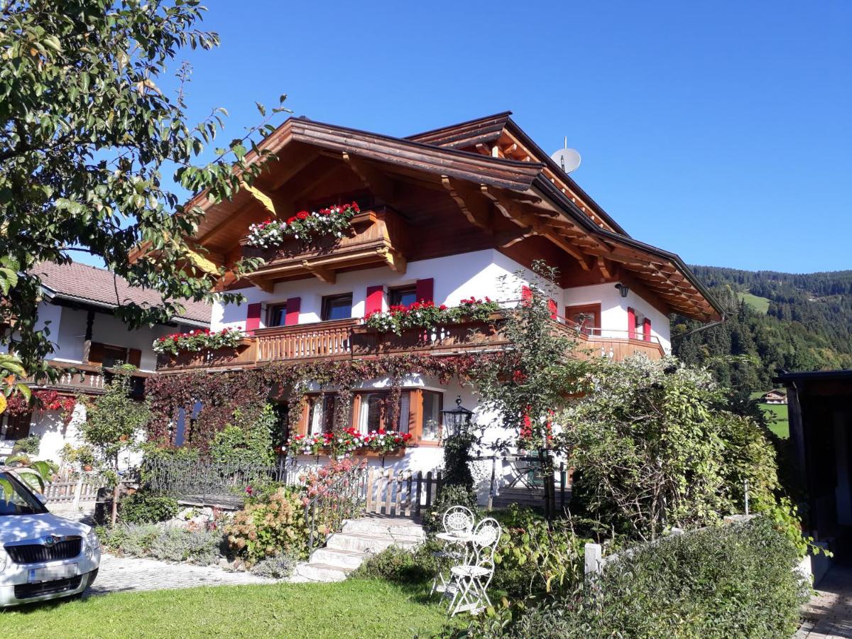 Haus Erika Apartamento Brixen im Thale Exterior foto