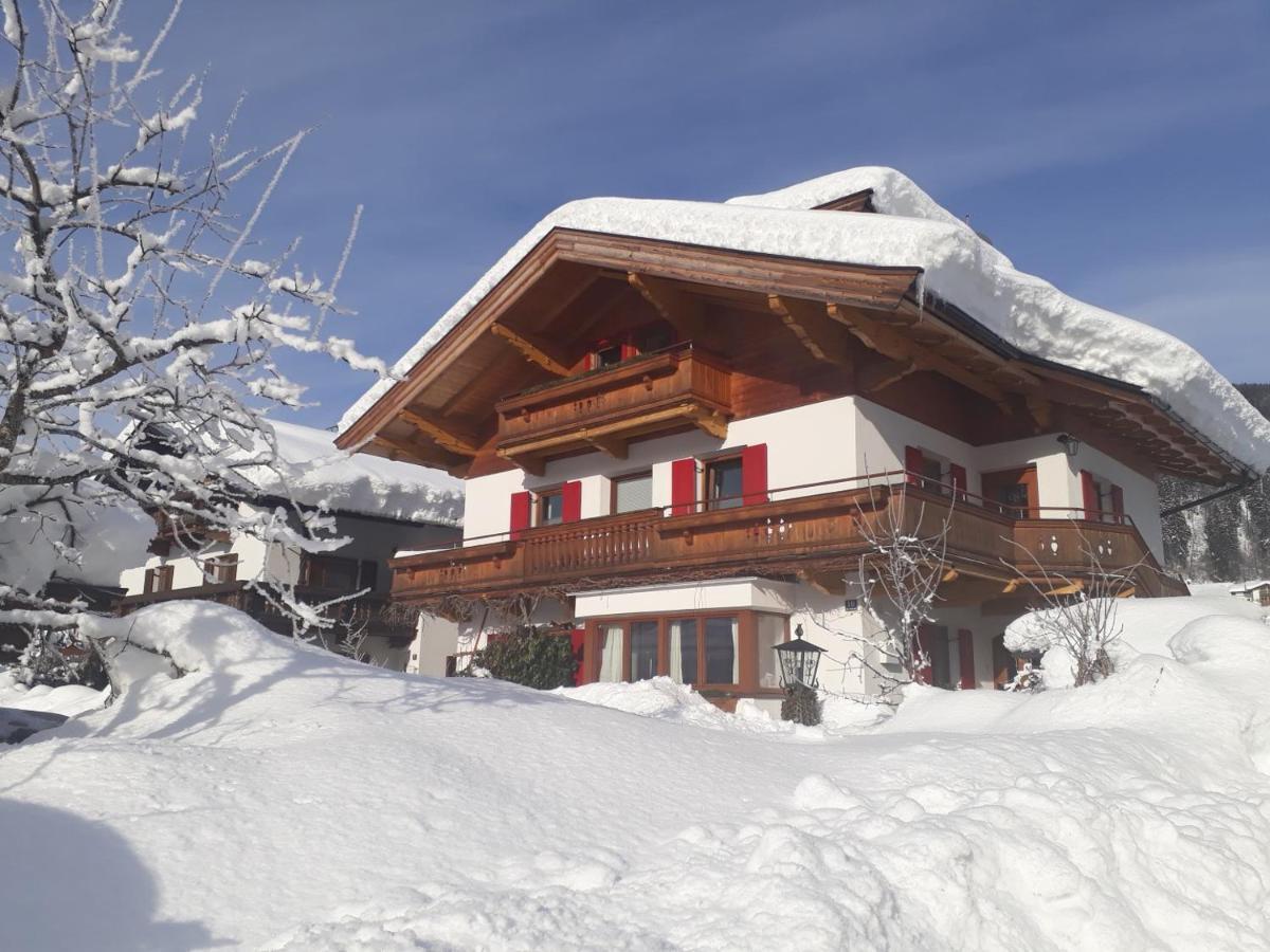 Haus Erika Apartamento Brixen im Thale Exterior foto
